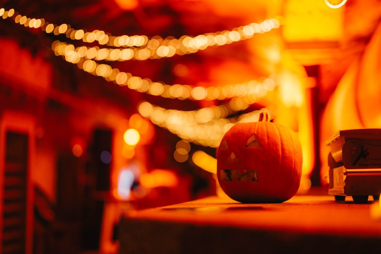 Vzdušje na dogodku Skrivalnice Halloween